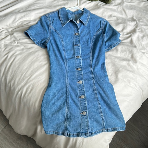 Princess Polly Dresses & Skirts - Super cute denim mini dress